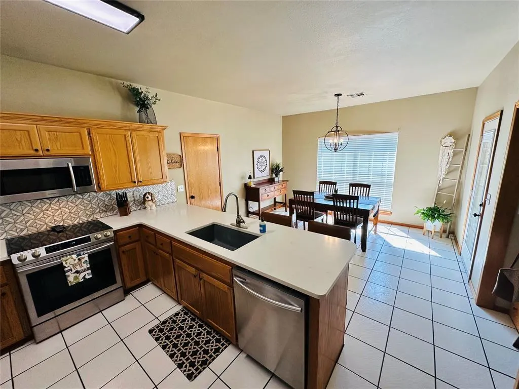 Photo 12 — 12 Northwood Drive, Shawnee, OK 74804