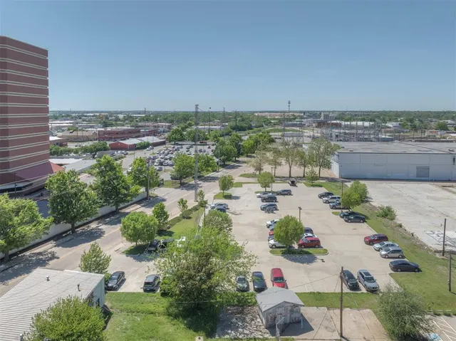 Photo 4 — 815 NW 2nd Street, Oklahoma City, OK 73102