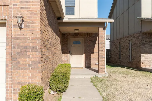 Photo 3 — 2525 Lee Lane, Oklahoma City, OK 73120