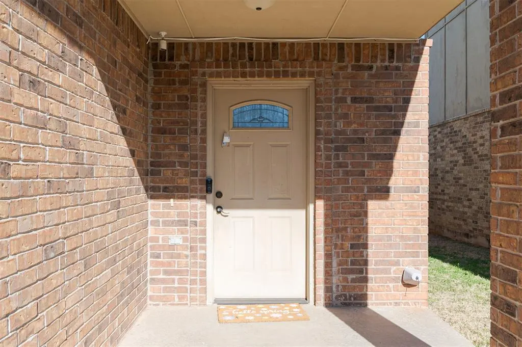 Photo 4 — 2525 Lee Lane, Oklahoma City, OK 73120