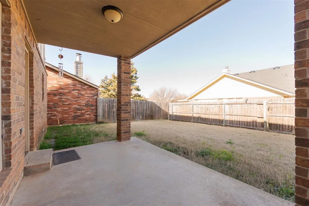 Photo 5 — 2525 Lee Lane, Oklahoma City, OK 73120