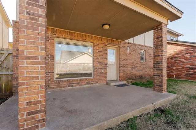 Photo 6 — 2525 Lee Lane, Oklahoma City, OK 73120