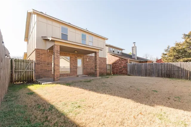 Photo 7 — 2525 Lee Lane, Oklahoma City, OK 73120
