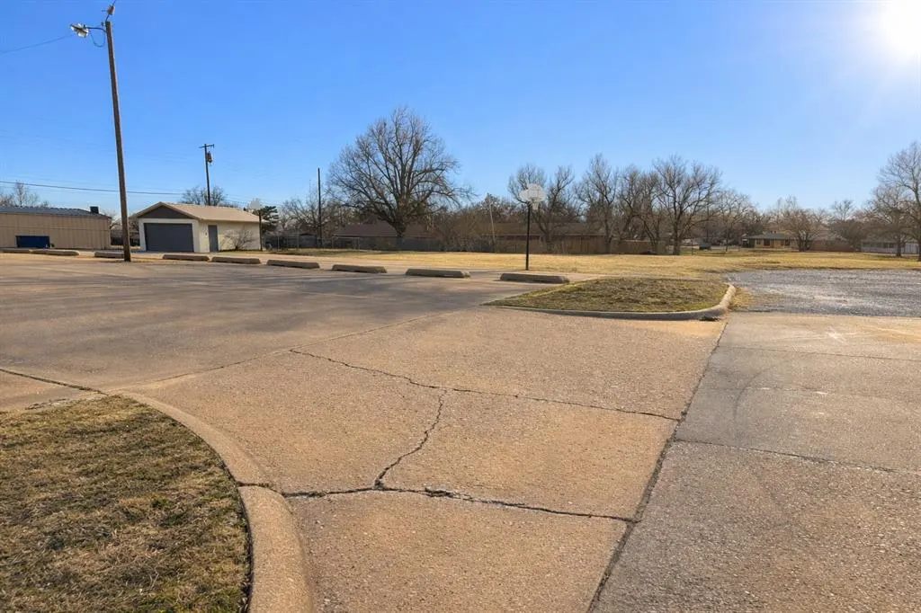 Photo 2 — 2717 W Broadway Avenue, Enid, OK 73703