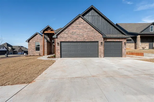 Front exterior — 11713 NW 102nd Street, Yukon, OK 73099
