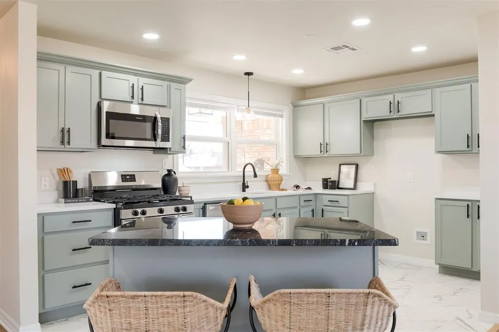 Photo 8 — 2629 Berkshire Way, Oklahoma City, OK 73120