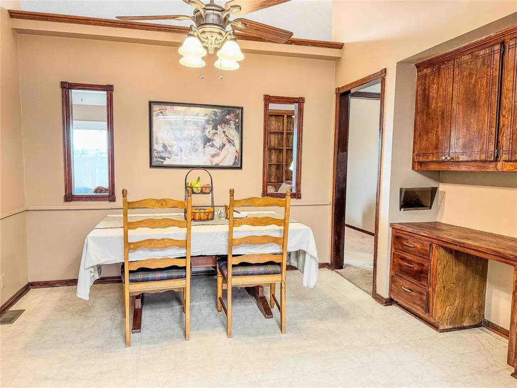 Photo 4 — 2112 W Rockypoint Drive, Edmond, OK 73003