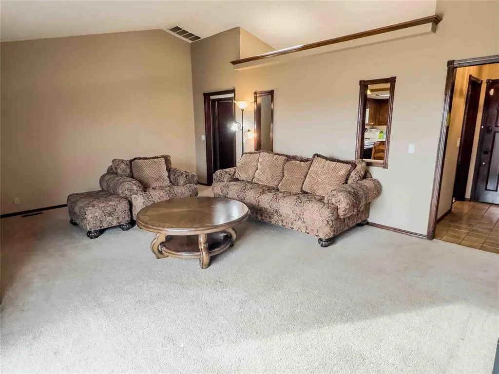 Photo 8 — 2112 W Rockypoint Drive, Edmond, OK 73003