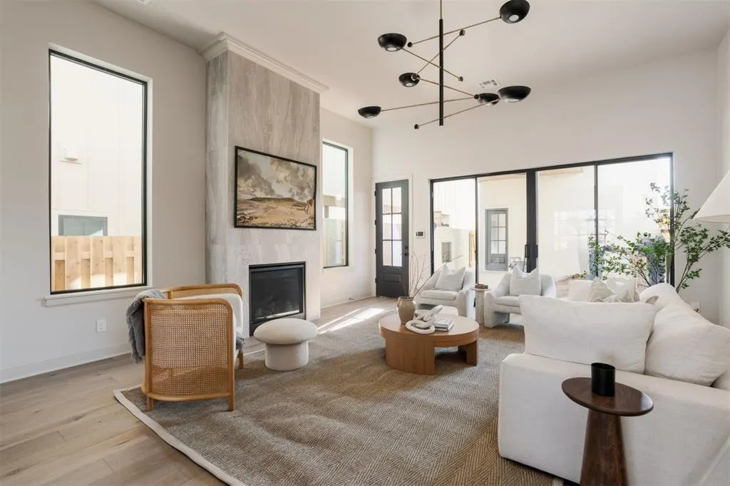 Photo 3 — 326 SW 13th Street, Oklahoma City, OK 73109