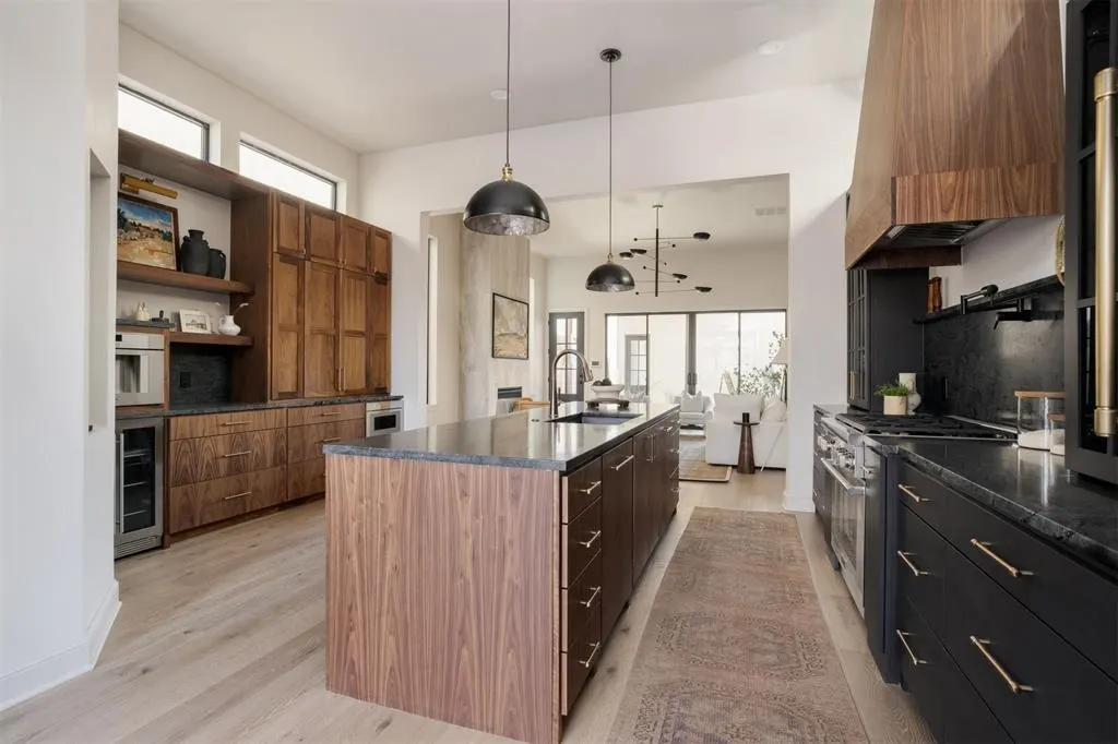 Photo 9 — 326 SW 13th Street, Oklahoma City, OK 73109