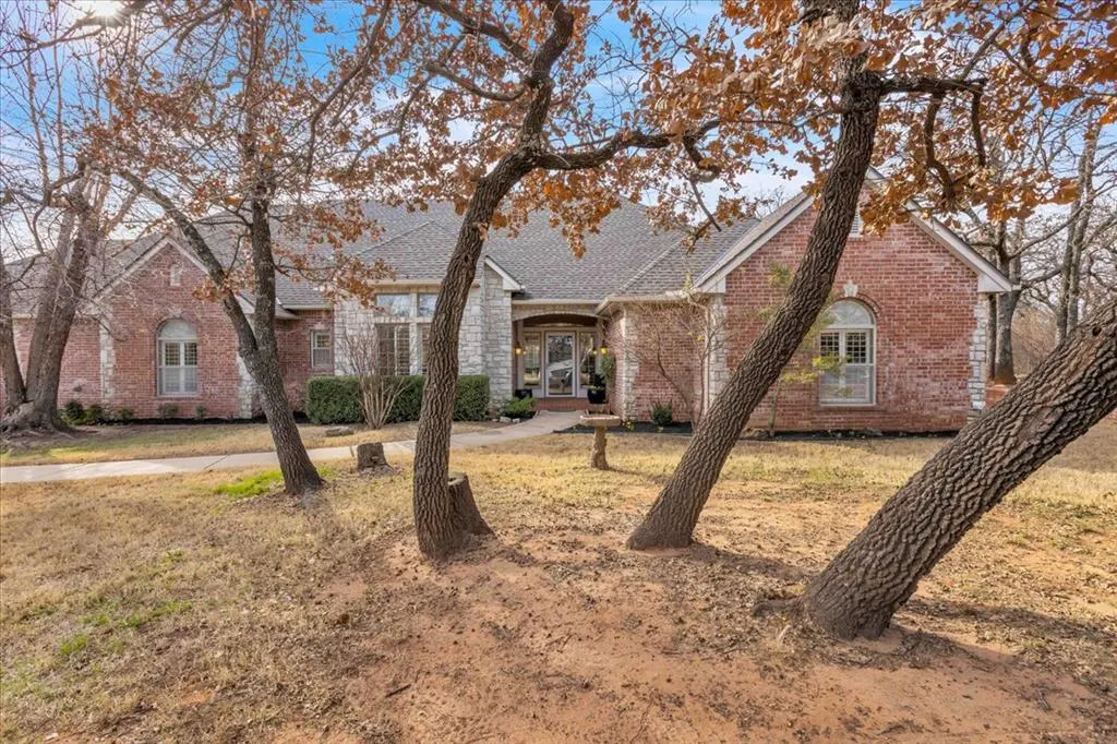 Photo 2 — 5617 Georgetowne Road, Edmond, OK 73034