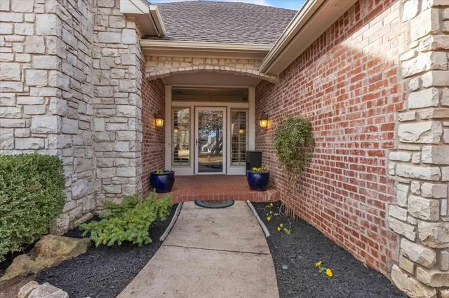 Photo 3 — 5617 Georgetowne Road, Edmond, OK 73034