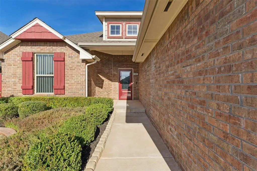 Photo 2 — 1025 NE 33rd Terrace, Moore, OK 73160
