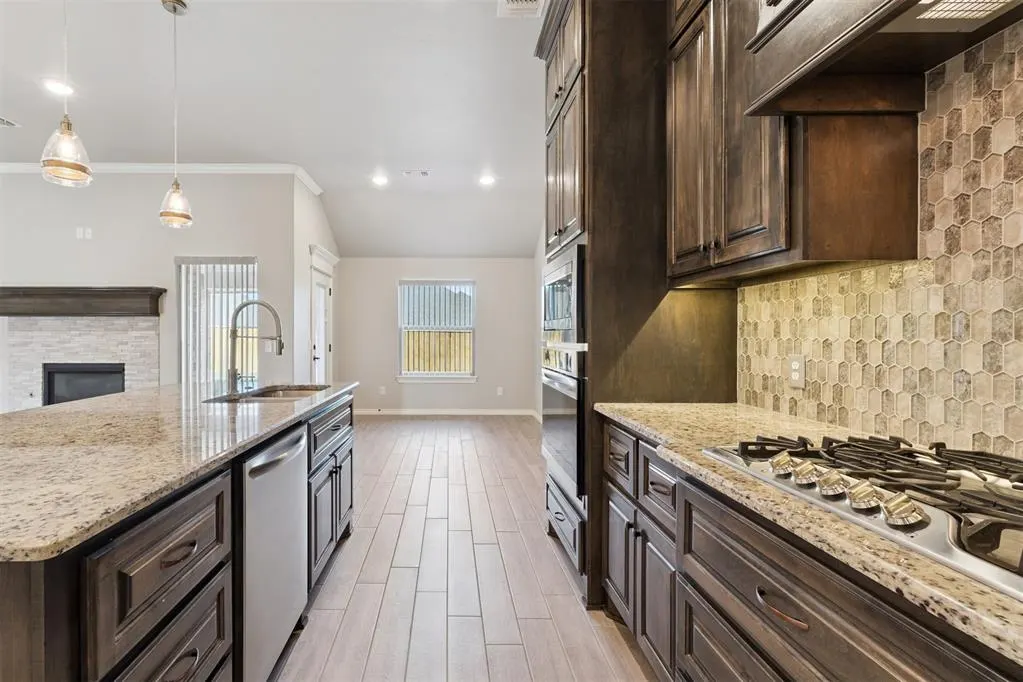 Photo 9 — 1025 NE 33rd Terrace, Moore, OK 73160