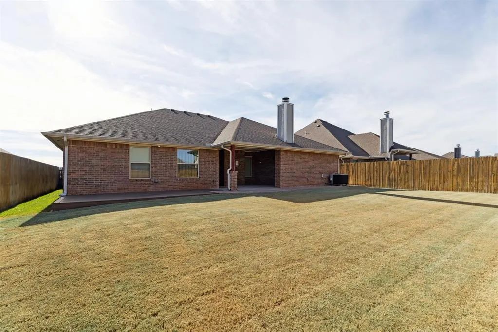 Photo 25 — 1025 NE 33rd Terrace, Moore, OK 73160