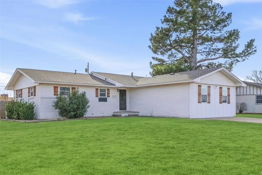 Photo 2 — 1608 Wilson Street, Altus, OK 73521