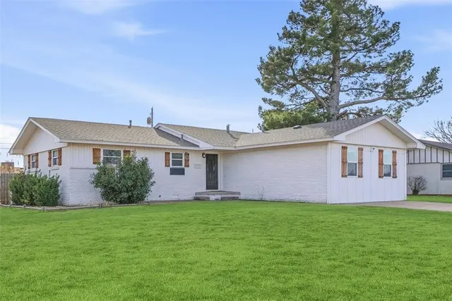 Photo 2 — 1608 Wilson Street, Altus, OK 73521