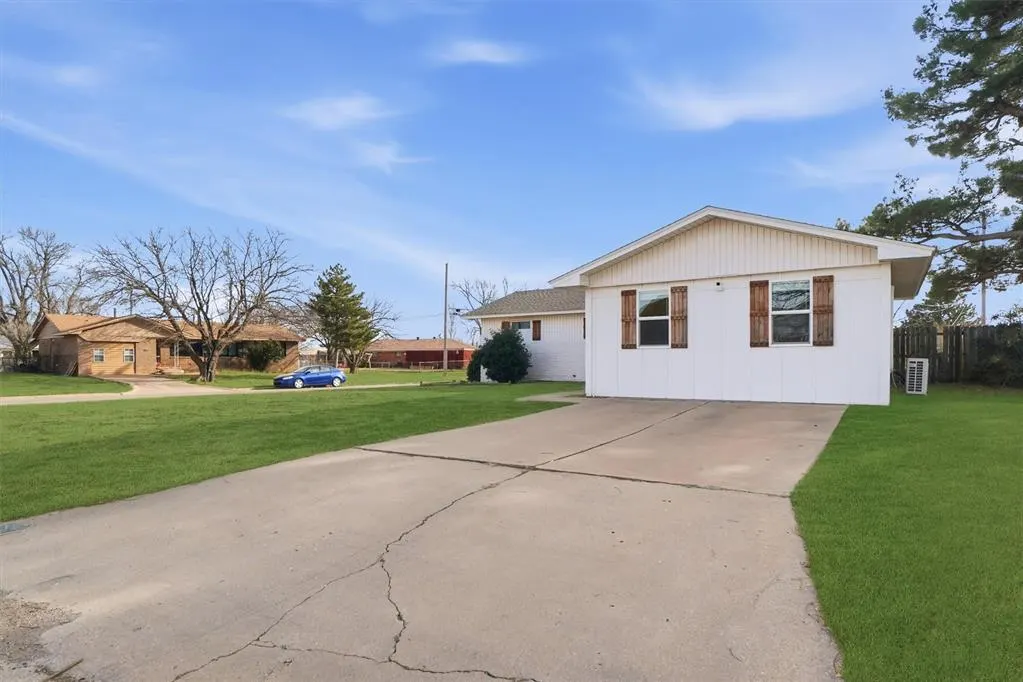 Photo 3 — 1608 Wilson Street, Altus, OK 73521