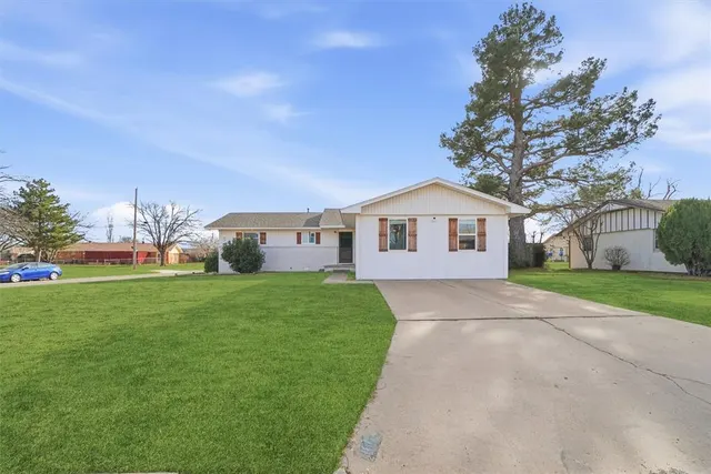 Photo 4 — 1608 Wilson Street, Altus, OK 73521