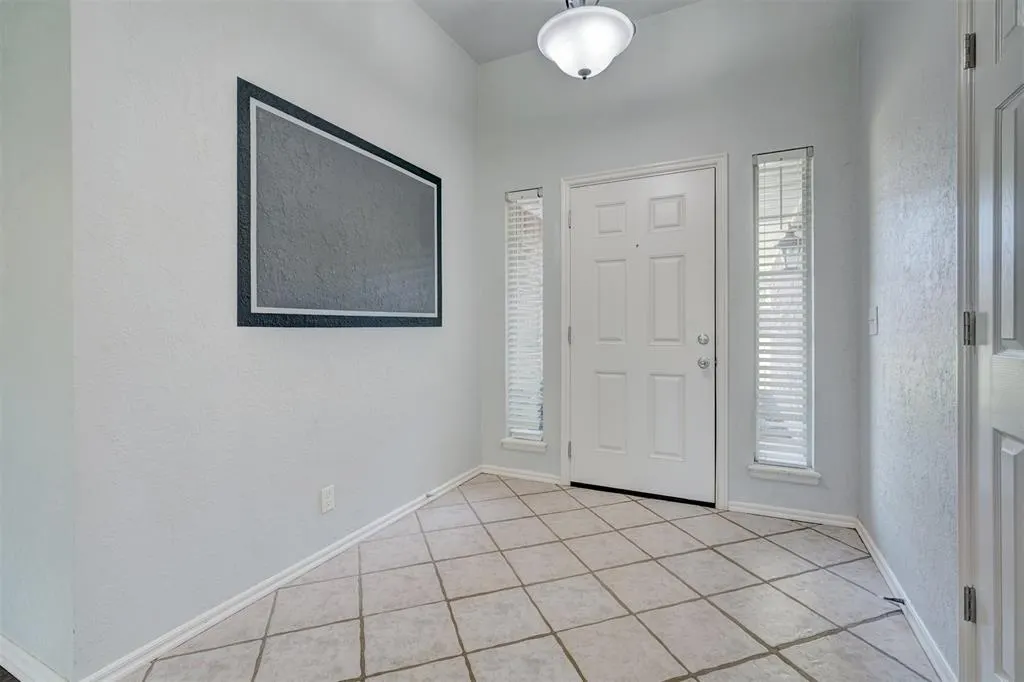 Photo 3 — 1019 Dustin Drive, Edmond, OK 73003