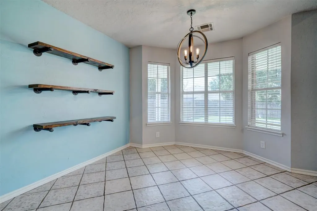 Photo 10 — 1019 Dustin Drive, Edmond, OK 73003