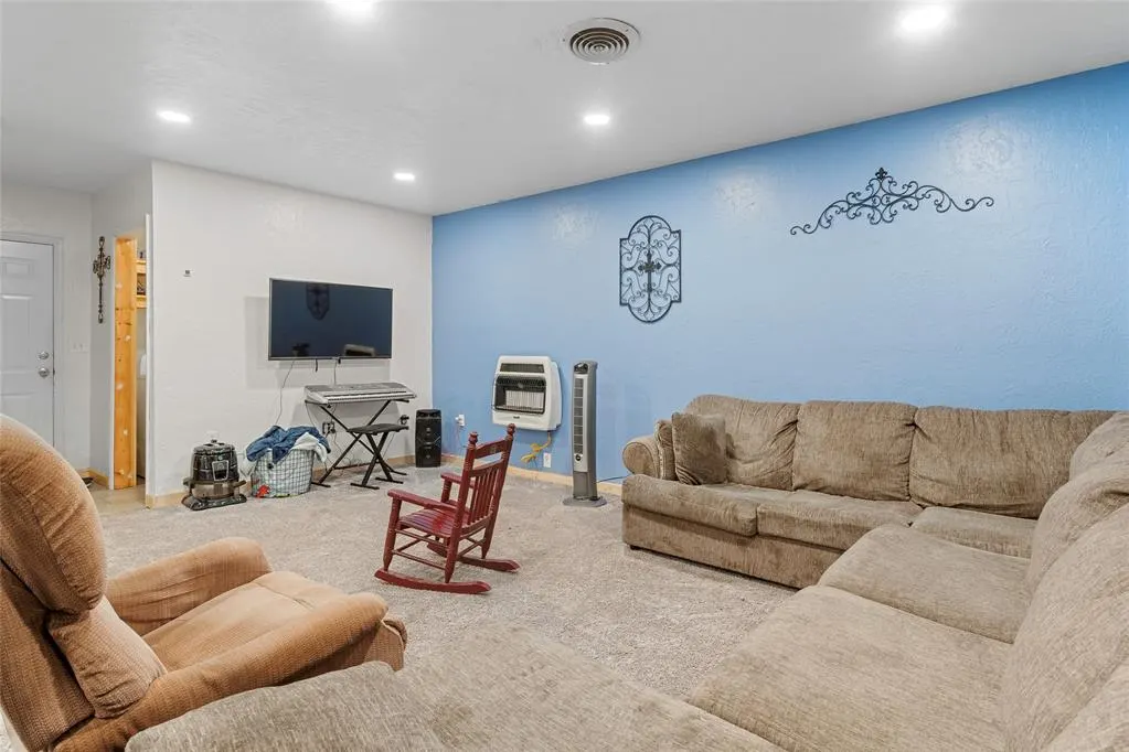 Photo 7 — 1007 NW 7th Street, Lindsay, OK 73052