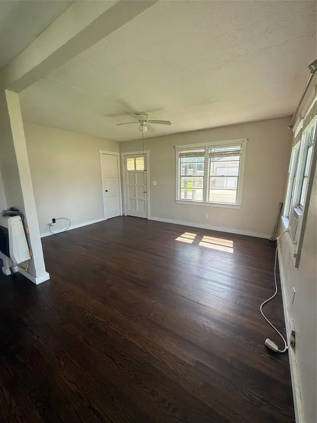 Photo 5 — 303 SW 5th Street, Lindsay, OK 73052