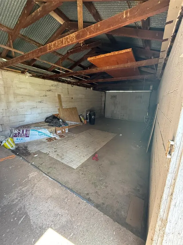 Photo 8 — 303 SW 5th Street, Lindsay, OK 73052
