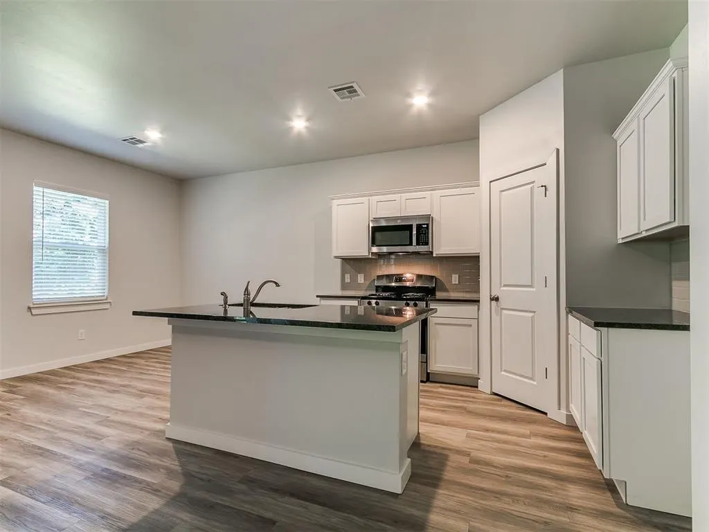 Photo 5 — 11759 Sweeping Lane, Guthrie, OK 73044