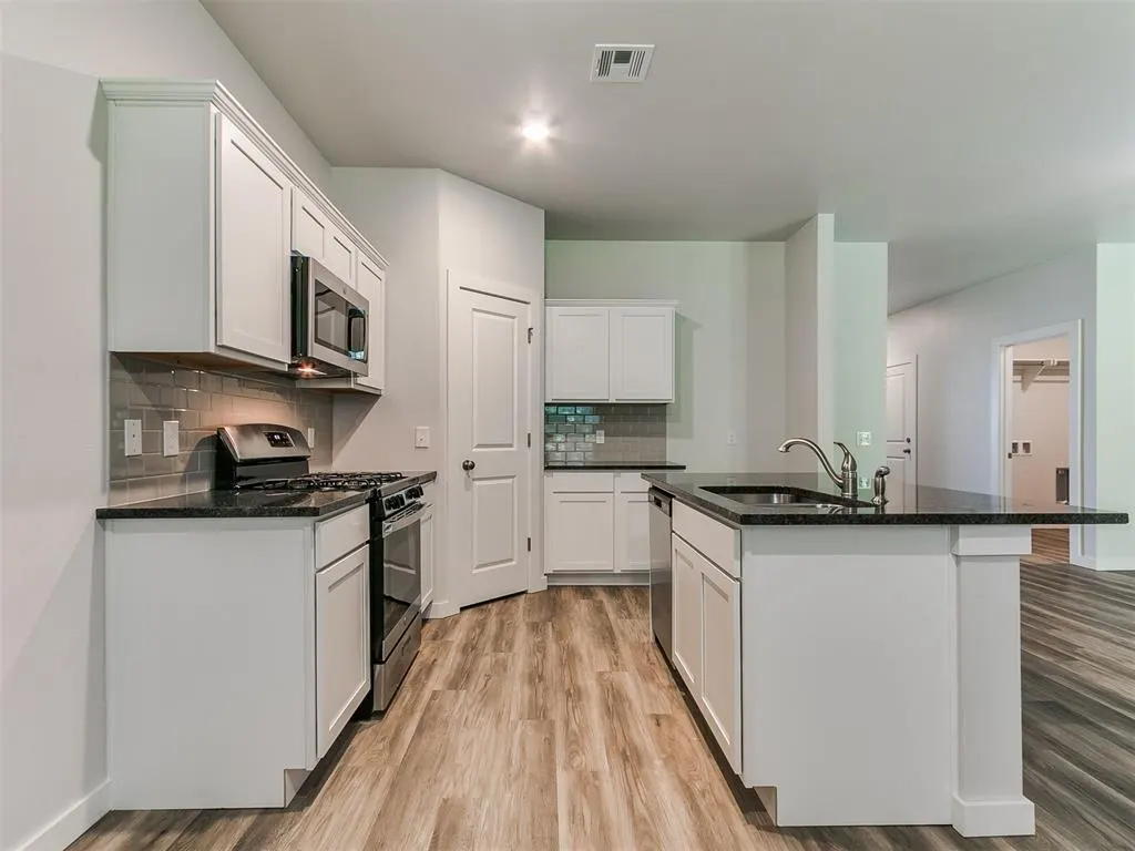 Photo 6 — 11759 Sweeping Lane, Guthrie, OK 73044