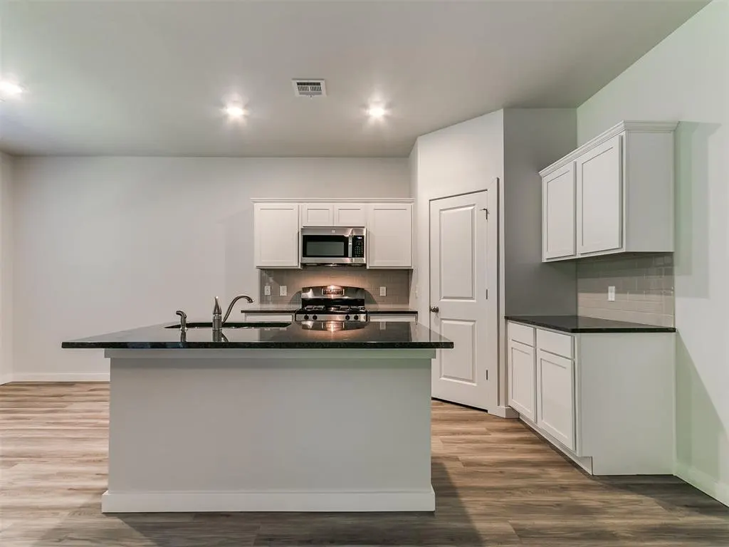 Photo 9 — 11759 Sweeping Lane, Guthrie, OK 73044