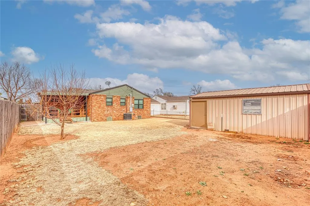 Photo 3 — 406 McArthur Boulevard, Elk City, OK 73644
