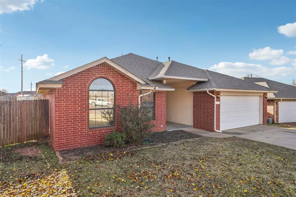 Photo 2 — 304 Cherokee Court, Blanchard, OK 73010