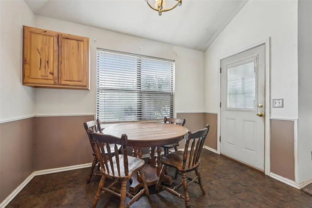 Photo 5 — 304 Cherokee Court, Blanchard, OK 73010