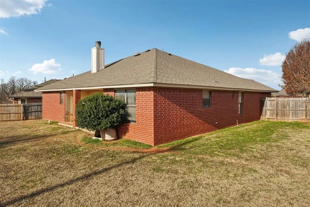 Photo 19 — 304 Cherokee Court, Blanchard, OK 73010