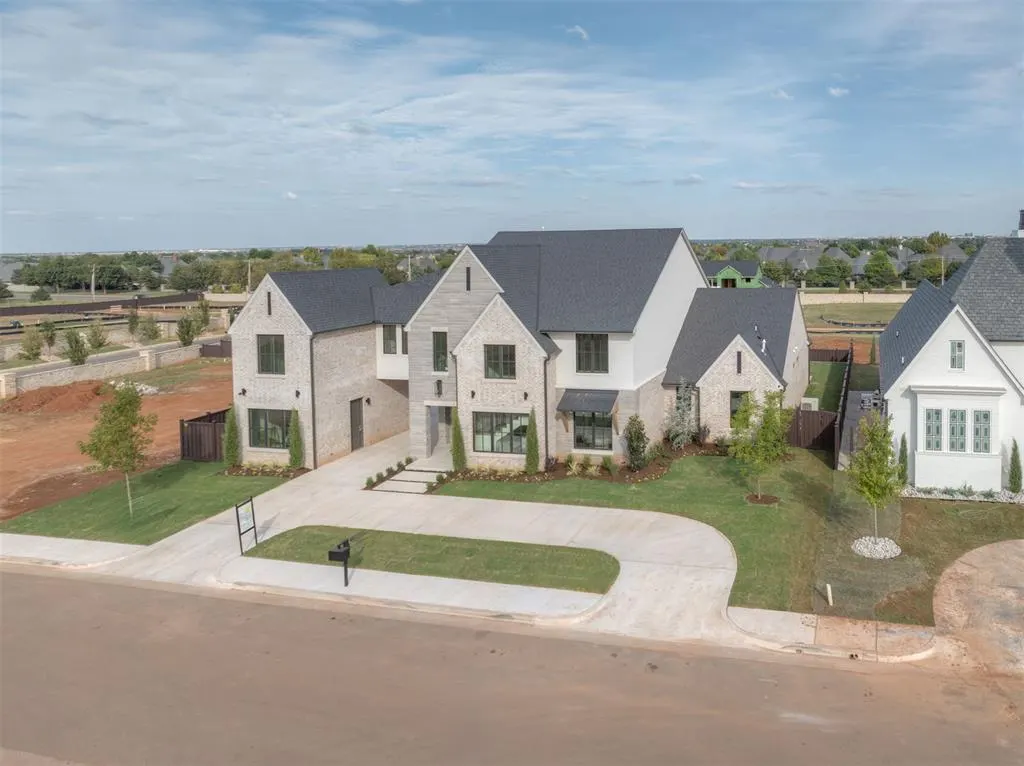 Photo 3 — 14700 Chamberry Drive, Oklahoma City, OK 73142