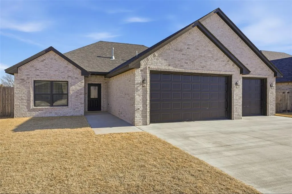 Front exterior — 3312 Continental Court, Altus, OK 73521
