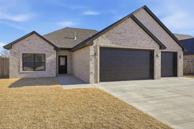 Front exterior — 3312 Continental Court, Altus, OK 73521