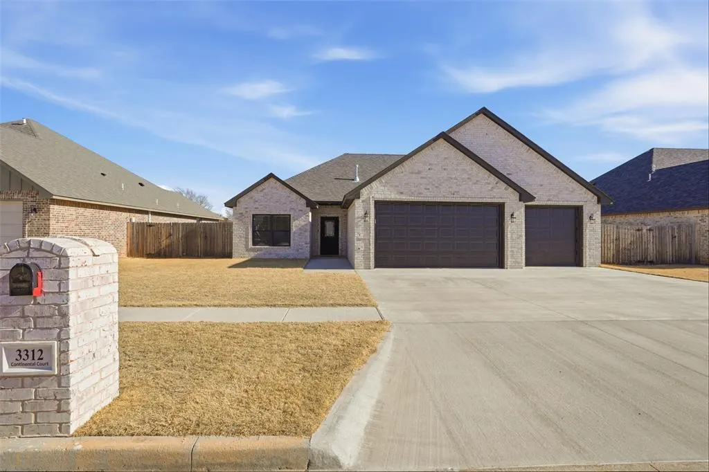 Photo 3 — 3312 Continental Court, Altus, OK 73521