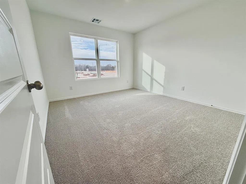 Photo 4 — 513 Hillsboro Drive, Noble, OK 73068