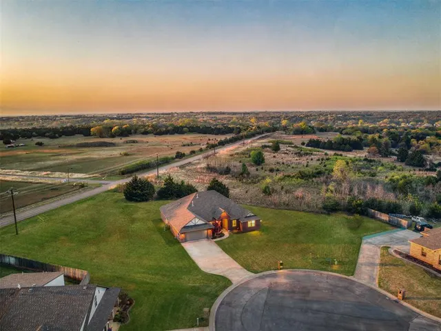Photo 2 — 1451 Lookout Circle, Edmond, OK 73025
