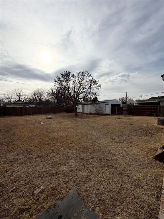 Photo 5 — 812 E North Boundary Street, Sentinel, OK 73664