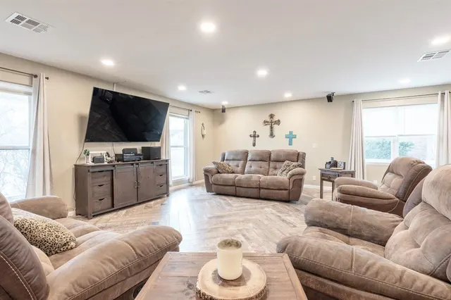 Photo 5 — 404 E Franklin Avenue, Shawnee, OK 74804