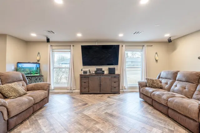 Photo 6 — 404 E Franklin Avenue, Shawnee, OK 74804