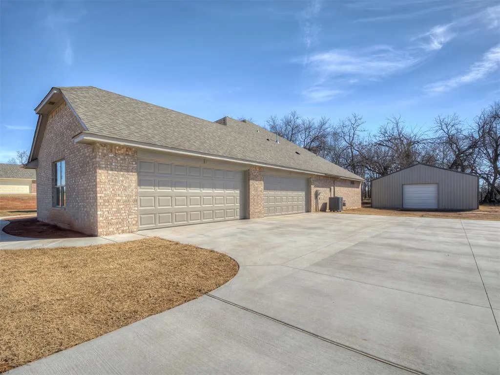 Photo 4 — 10200 Hamilton Drive, Oklahoma City, OK 73169