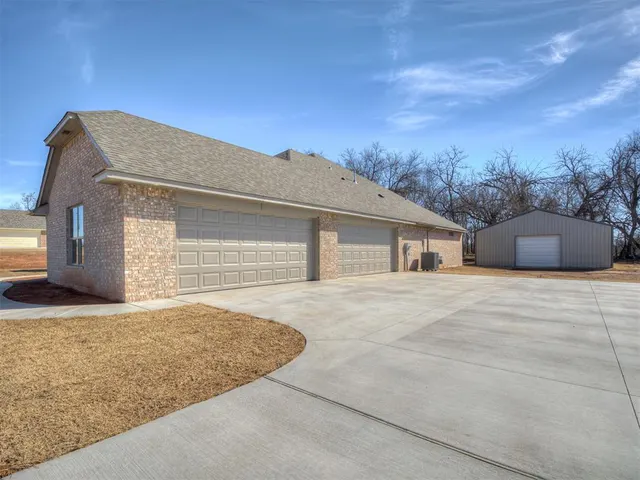 Photo 4 — 10200 Hamilton Drive, Oklahoma City, OK 73169