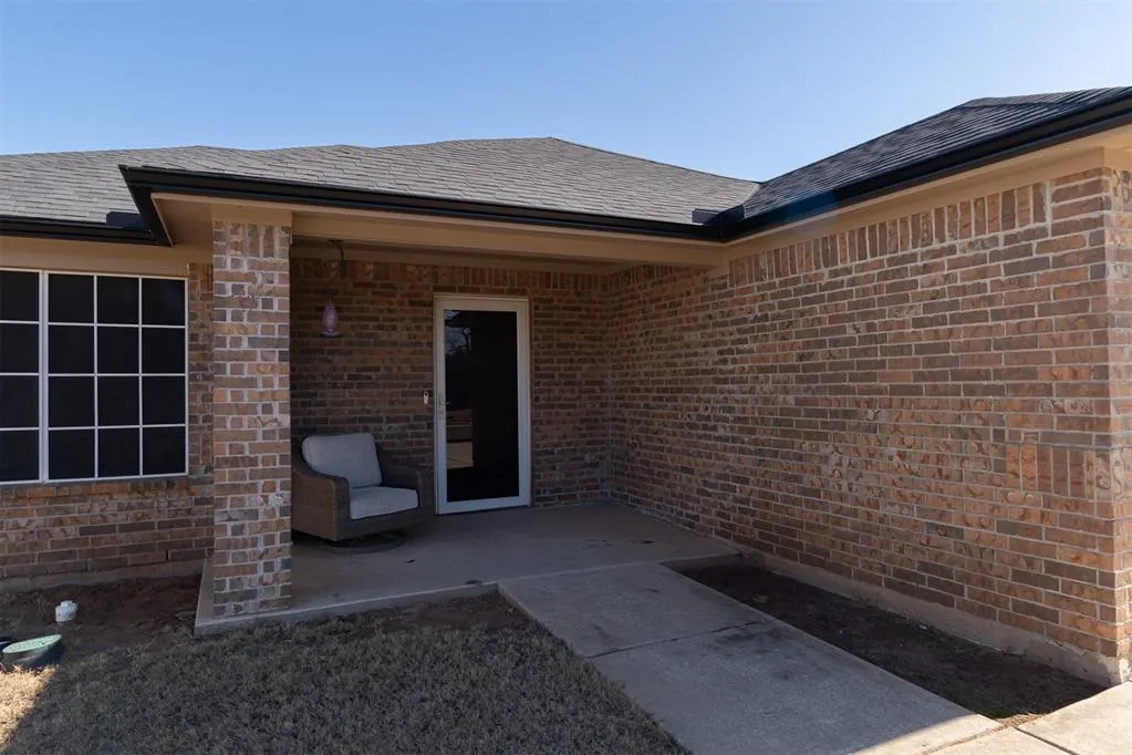 Photo 2 — 714 Geronimo Lane, Pauls Valley, OK 73075