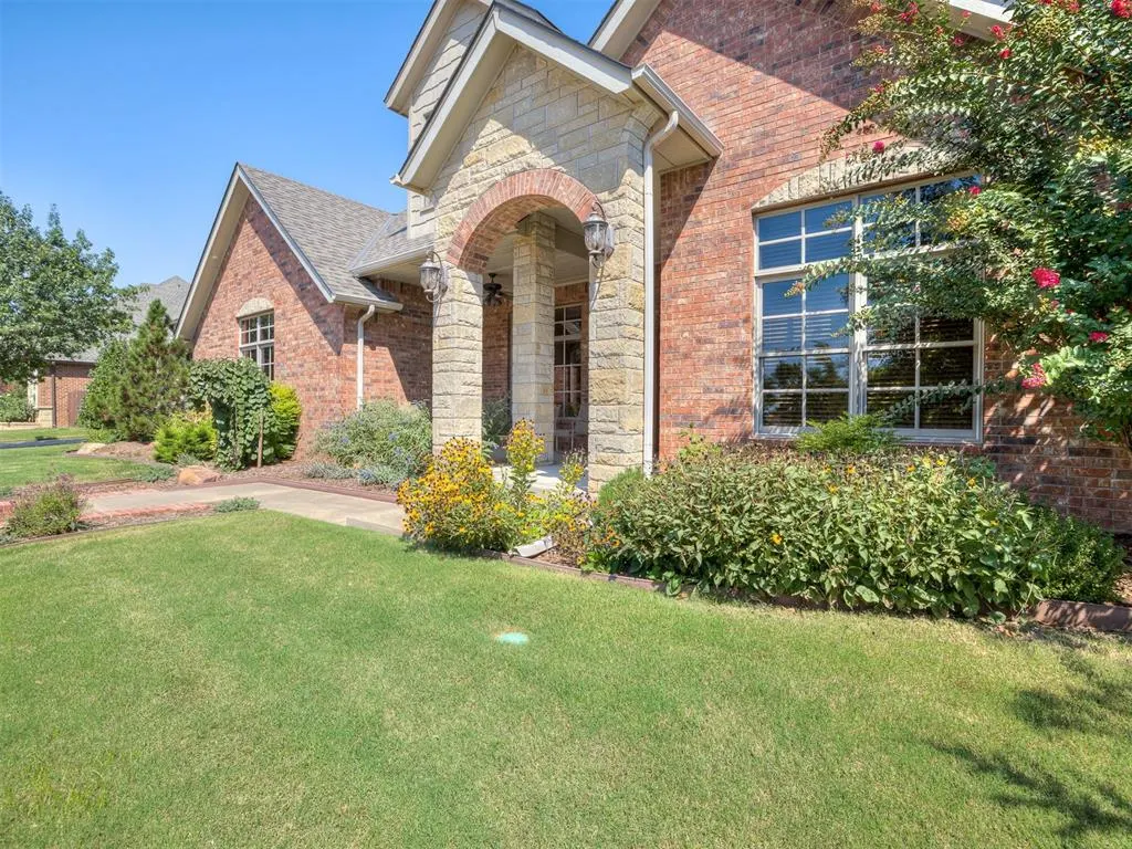 Photo 2 — 905 Stone Creek Boulevard, Yukon, OK 73099