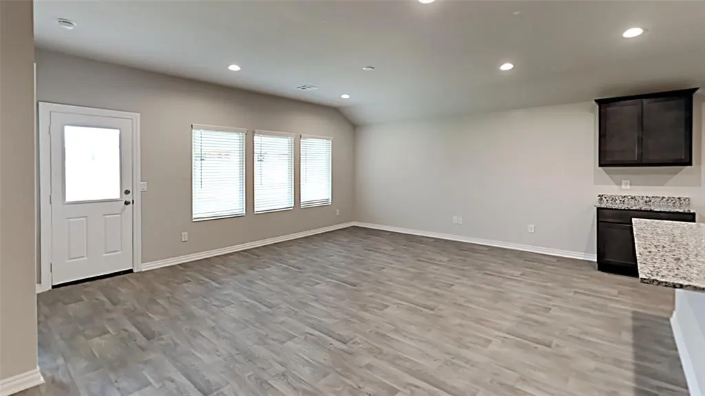 Photo 3 — 4221 Moonlight Road, Mustang, OK 73064