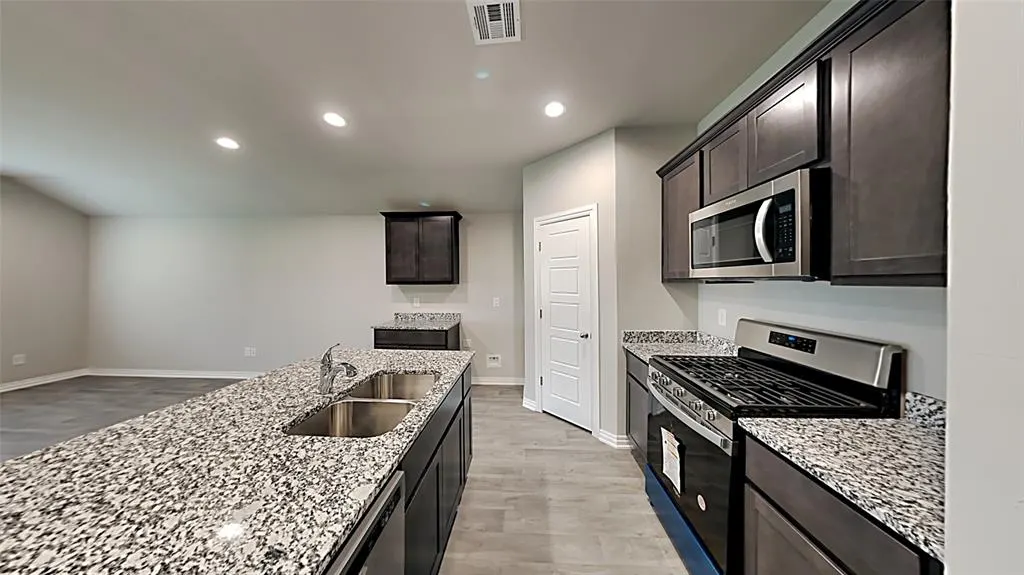 Photo 5 — 4221 Moonlight Road, Mustang, OK 73064